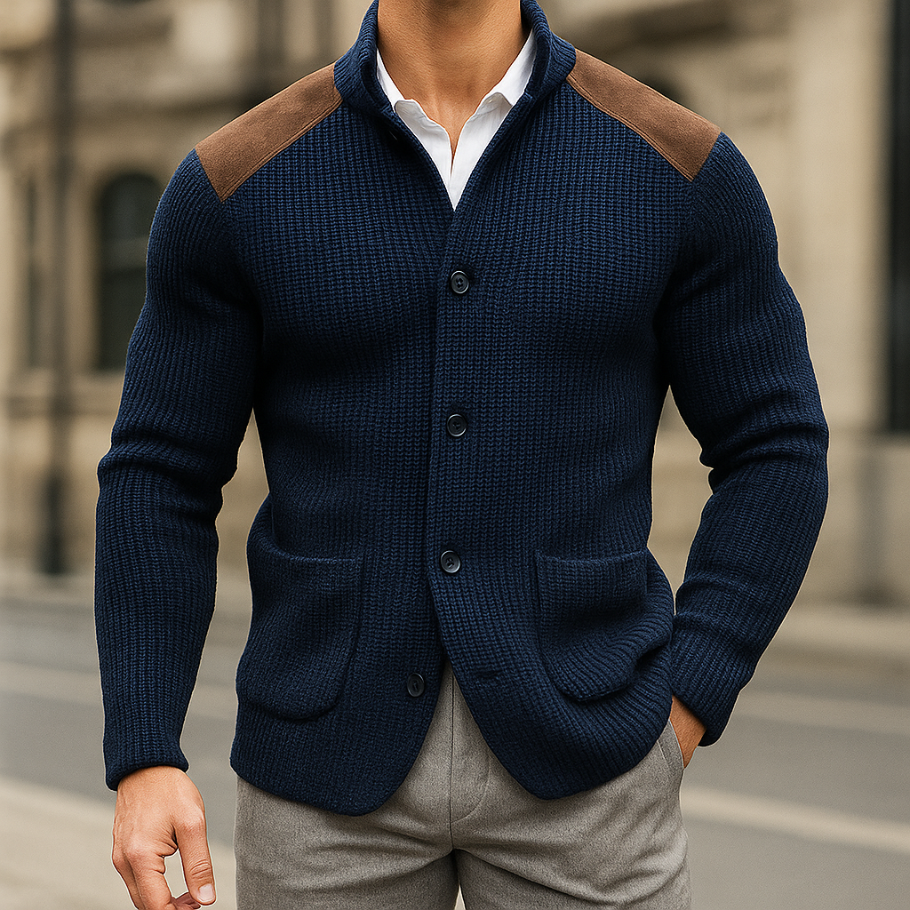 Cardigan uomo versatile con tasche applicate e dettagli spalle. Ideale per casual o ufficio, comfort autunno/inverno.