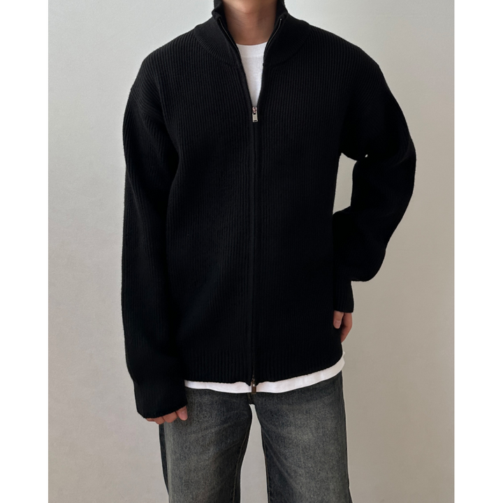 Maglia uomo con zip e collo alto, in lana o cotone, per un look quotidiano e confortevole.