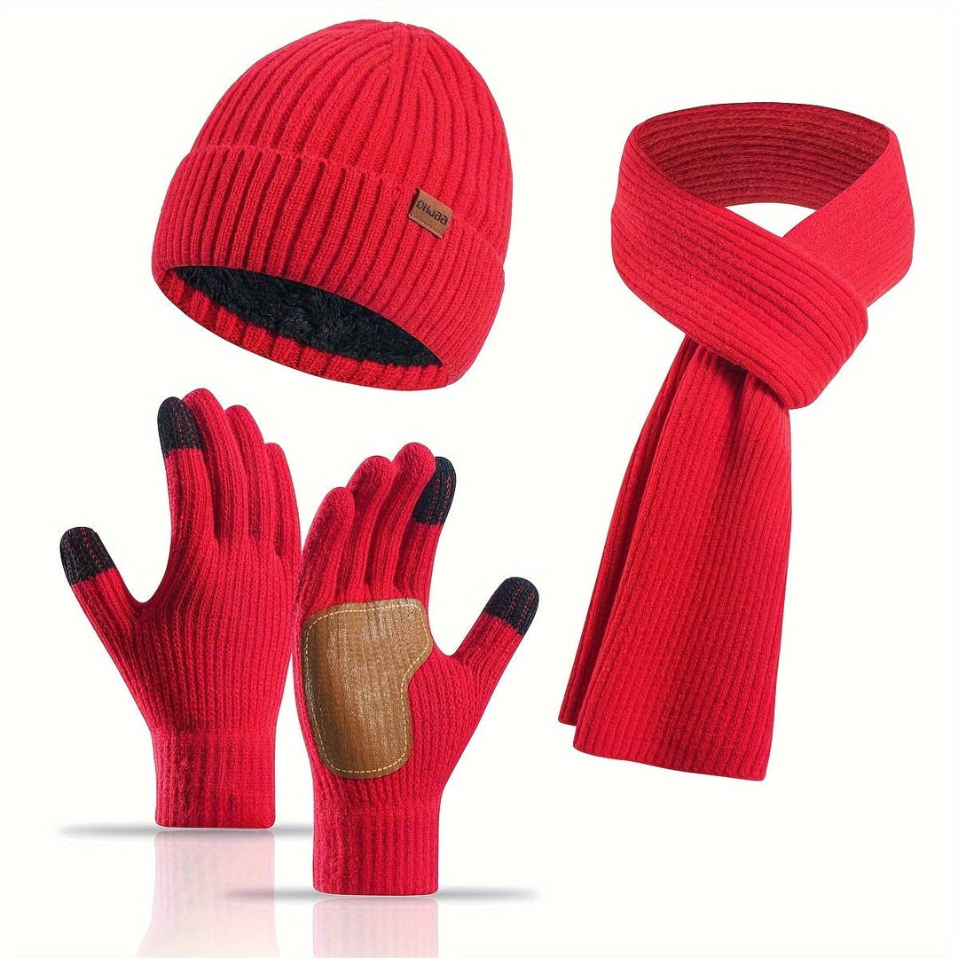 Immagine set uomo invernale con sciarpa, guanti touchscreen e berretto in pile, posizionati su superficie.