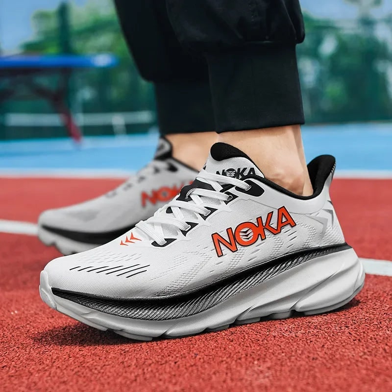 Sneakers da corsa uomo con tecnologia ammortizzante, garantendo leggerezza e prestazioni ottimali in allenamento.