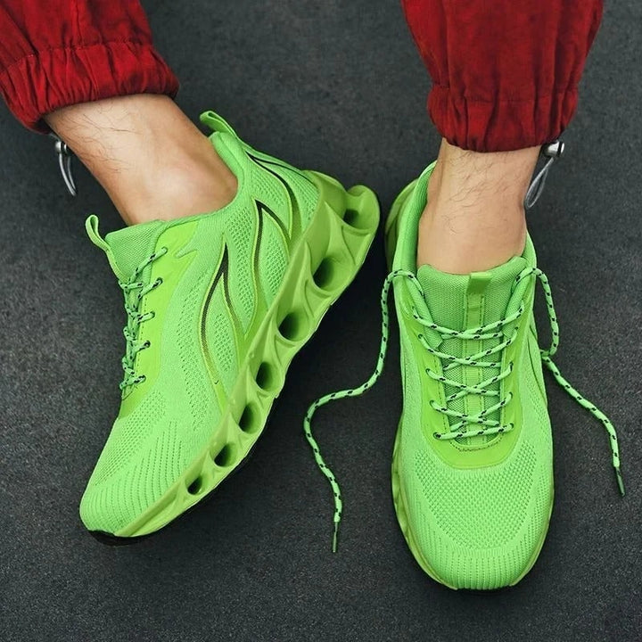 Scarpe da running uomo per alte prestazioni, suola a lama, leggerezza e traspirabilità per ogni atleta.