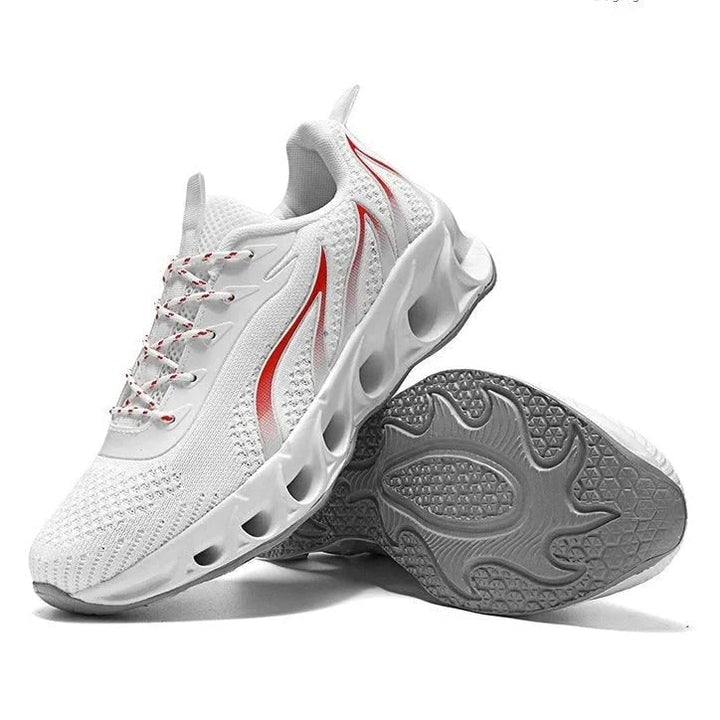 Dettaglio scarpe da corsa uomo, suola a lama reattiva e tomaia traspirante per massimo comfort nel running.