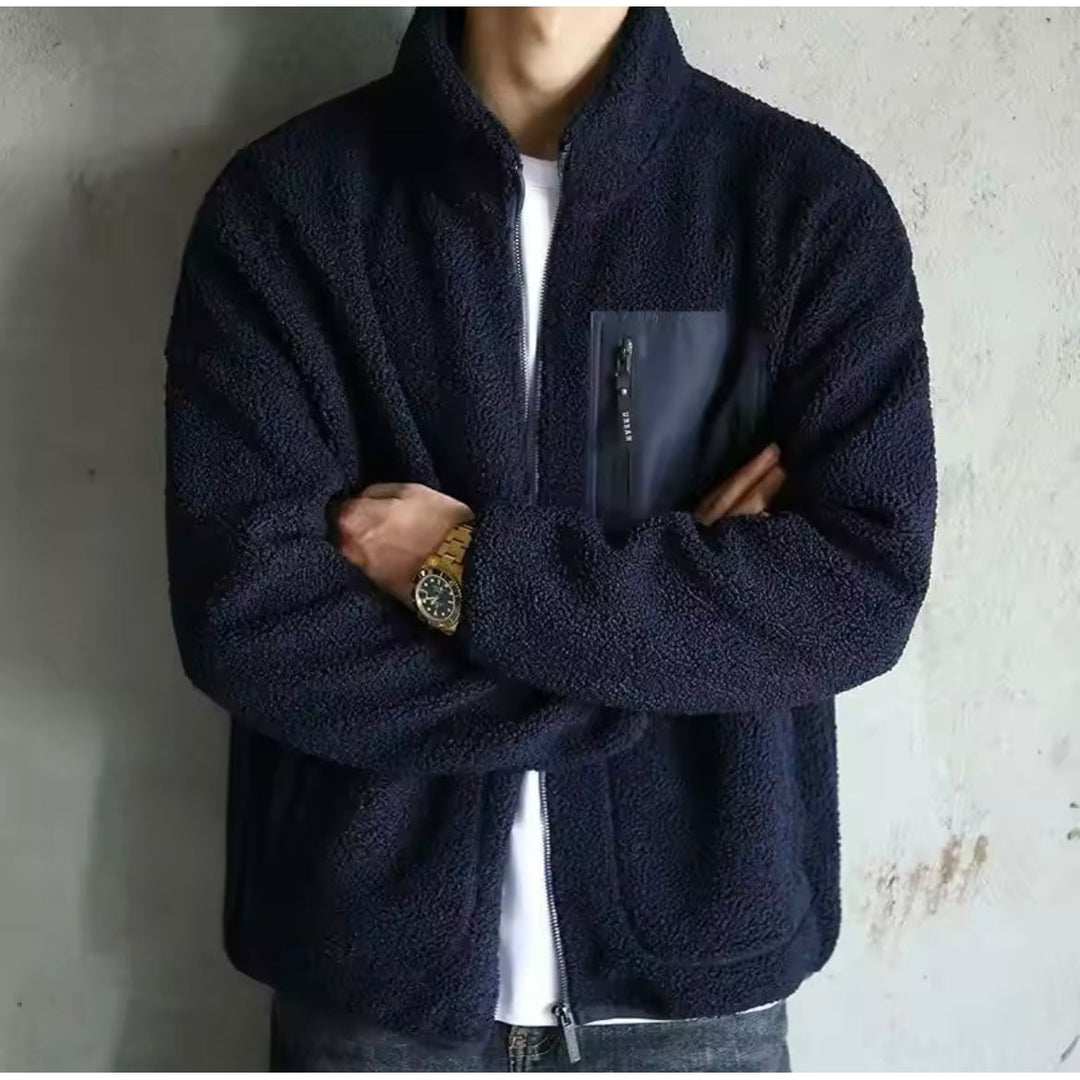 Giacca sherpa uomo con zip integrale, tasca, calda e morbida, ideale per stile casual autunnale/invernale.