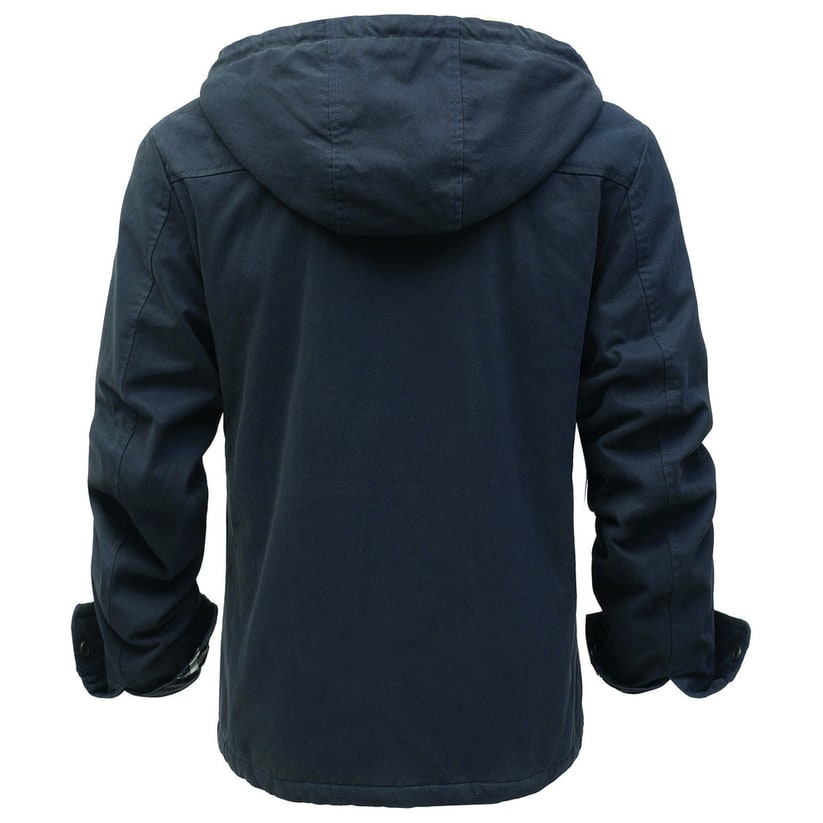 Giacca uomo stile casual, invernale, con cappuccio. Chiusura a scatto, fodera calda. Essenziale autunno-inverno.