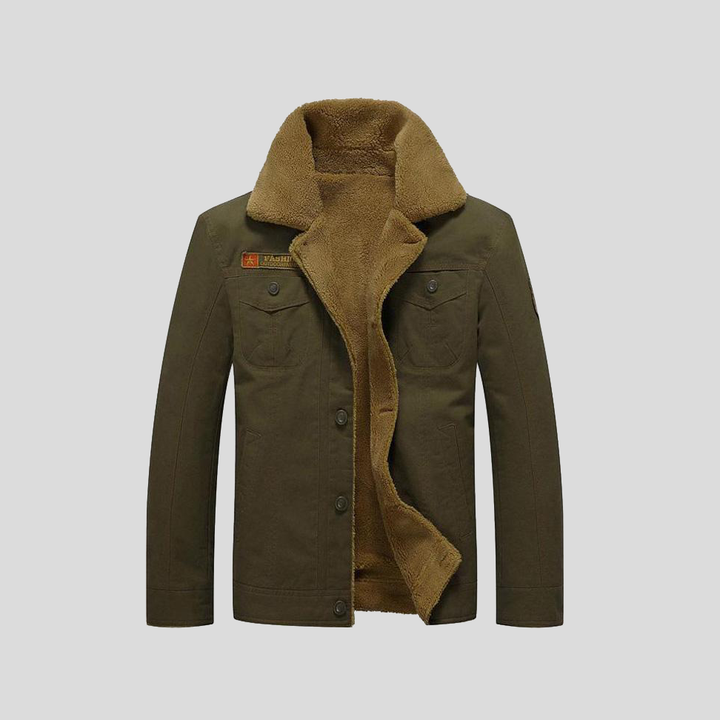 Abbigliamento uomo: giacca calda in stile utilitario. Perfetta per avventure casual e moda invernale.