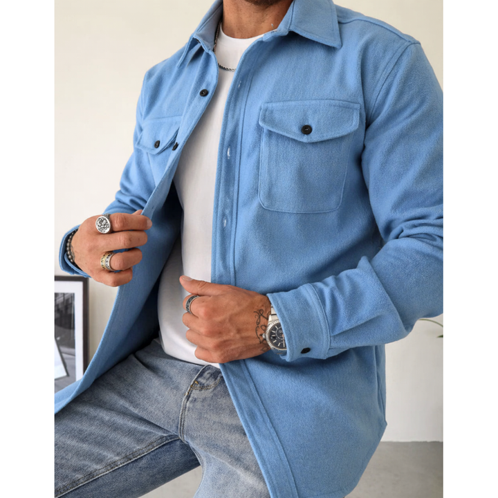 Camicia giacca leggera da uomo con tasche, ideale per stratificazione e look casual versatile primavera autunno.
