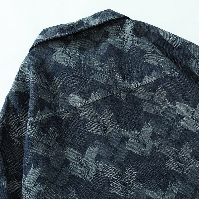 Giacca camicia uomo versatile, perfetta per un look casual quotidiano o abbinamenti più eleganti.