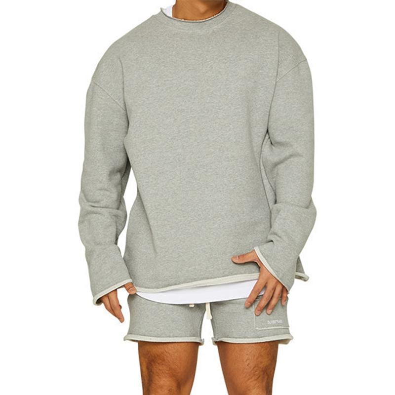 Completo lounge oversize uomo, set felpa e pantaloncini morbidi per comfort supremo e relax.