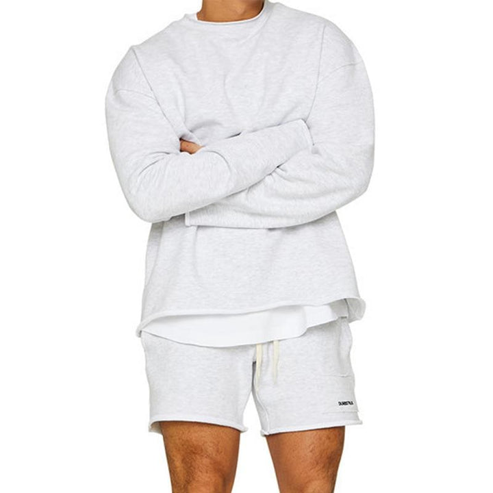 Look moderno e confortevole con completo lounge uomo oversize, felpa e shorts casual per ogni giorno.
