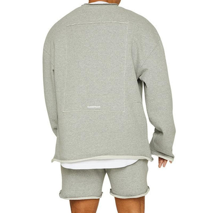 Completo lounge uomo oversize con felpa con laccio e shorts coordinati, per un comfort chic.