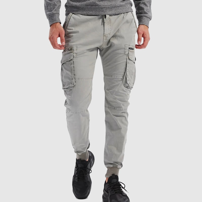 Pantaloni sportivi cargo jogger per uomo, slim fit, blu navy, con elastico in vita e polsini. Massima comodità.