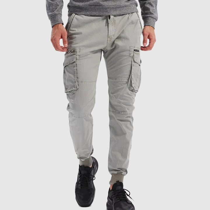 Pantaloni sportivi cargo jogger per uomo, slim fit, blu navy, con elastico in vita e polsini. Massima comodità.