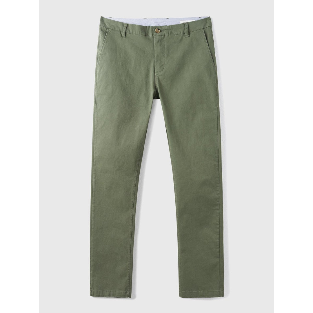Pantaloni chino uomo slim fit, versatili per look da ufficio casual o weekend, massimo comfort.