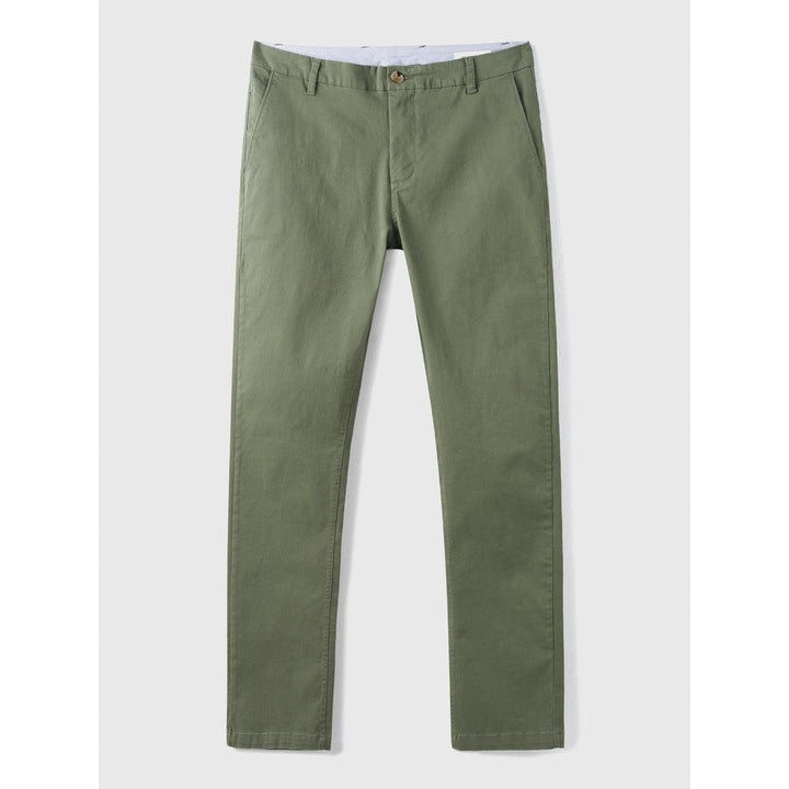 Pantaloni chino uomo slim fit, versatili per look da ufficio casual o weekend, massimo comfort.