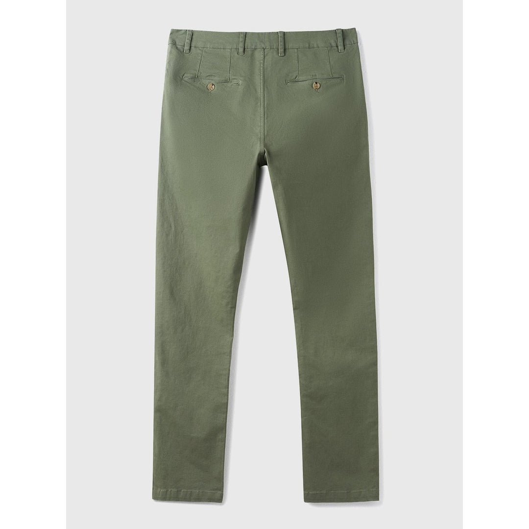 Chino uomo affusolati slim fit, un equilibrio perfetto tra comfort casual e tocco elegante.