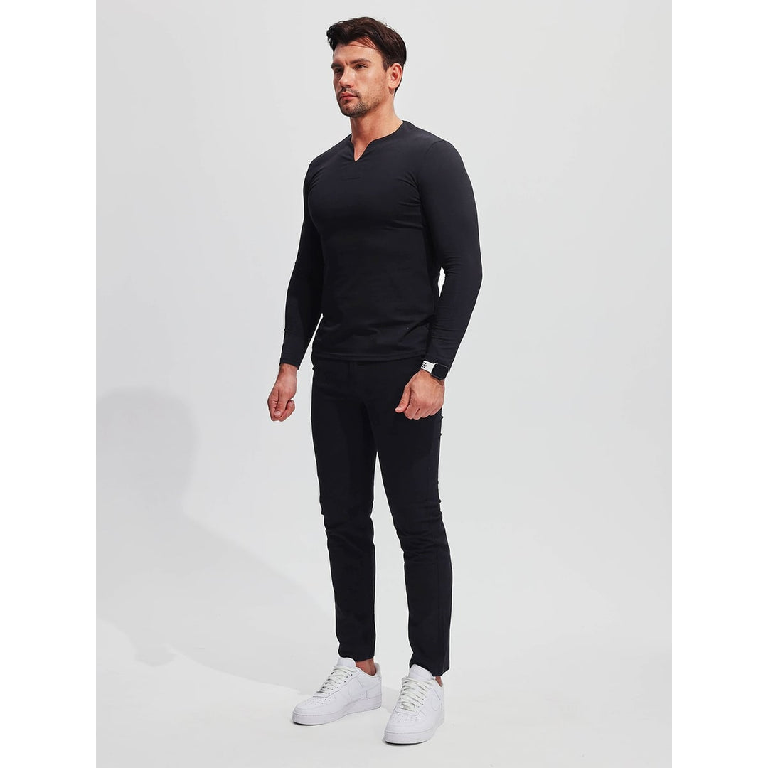 Pantaloni chino uomo affusolati e leggeri, ideali per le giornate calde di primavera ed estate.