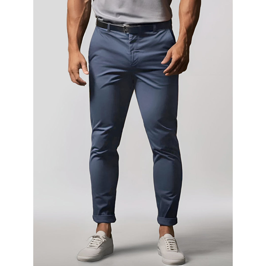 Chino uomo slim fit affusolati, taglio moderno per stile casual o elegante, ideali primavera/estate/autunno.