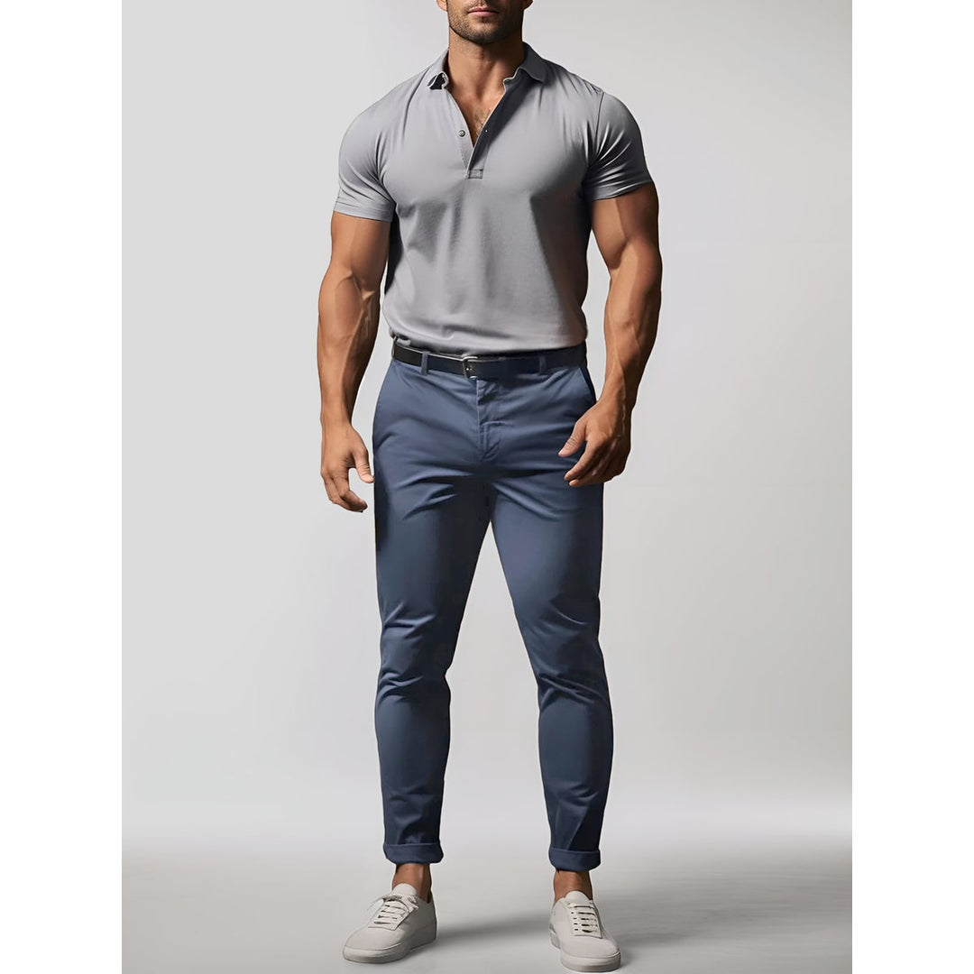 Pantaloni chino uomo slim fit con massimo comfort, versatili per outfit quotidiani e tempo libero.