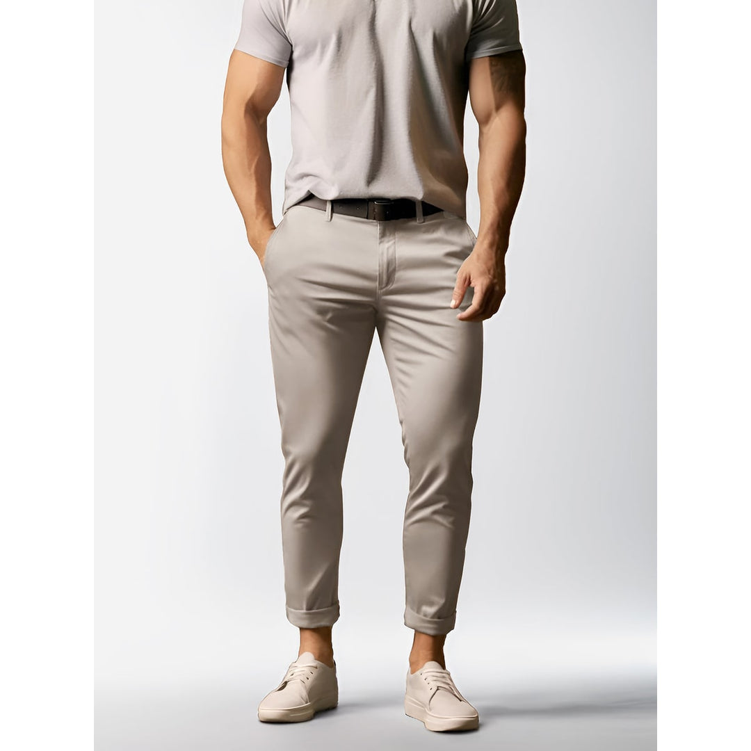 Chino uomo affusolati, perfetti per occasioni casual o semi-formali, garantendo stile e comfort.
