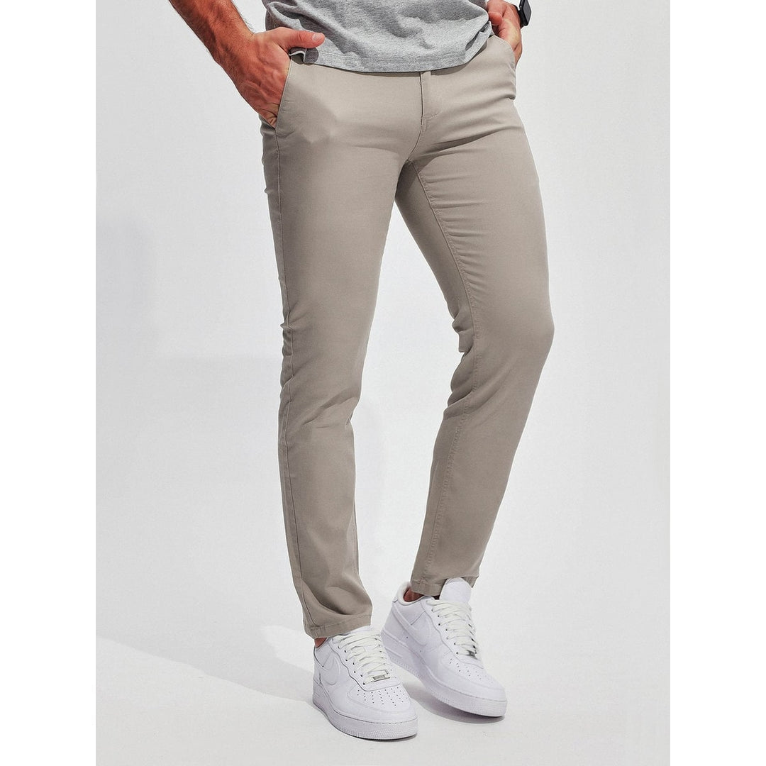Chino uomo slim fit affusolati blu navy, un capo versatile per look casual ed eleganti.