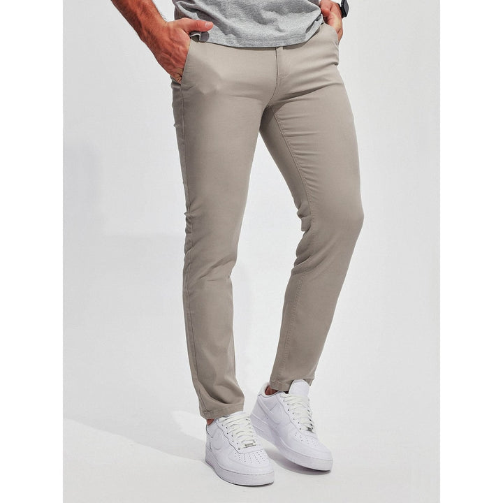 Chino uomo slim fit affusolati blu navy, un capo versatile per look casual ed eleganti.