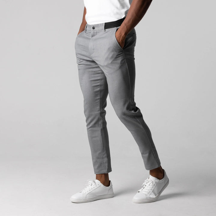 Pantaloni Chino Slim Fit da uomo grigi con stretch, affusolati, ideali per look casual eleganti.