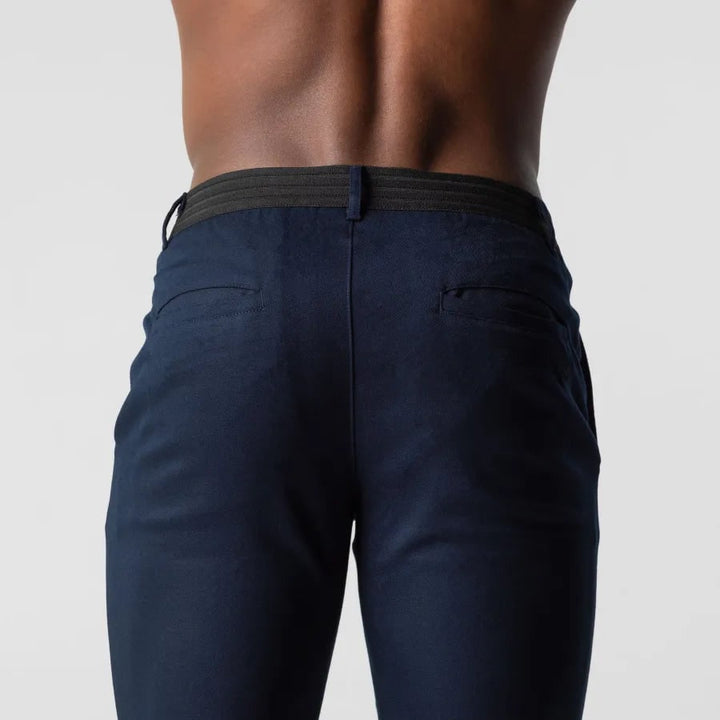 Moda maschile: pantaloni Chino Slim Fit affusolati da uomo, stretch, perfetti per stile casual chic.