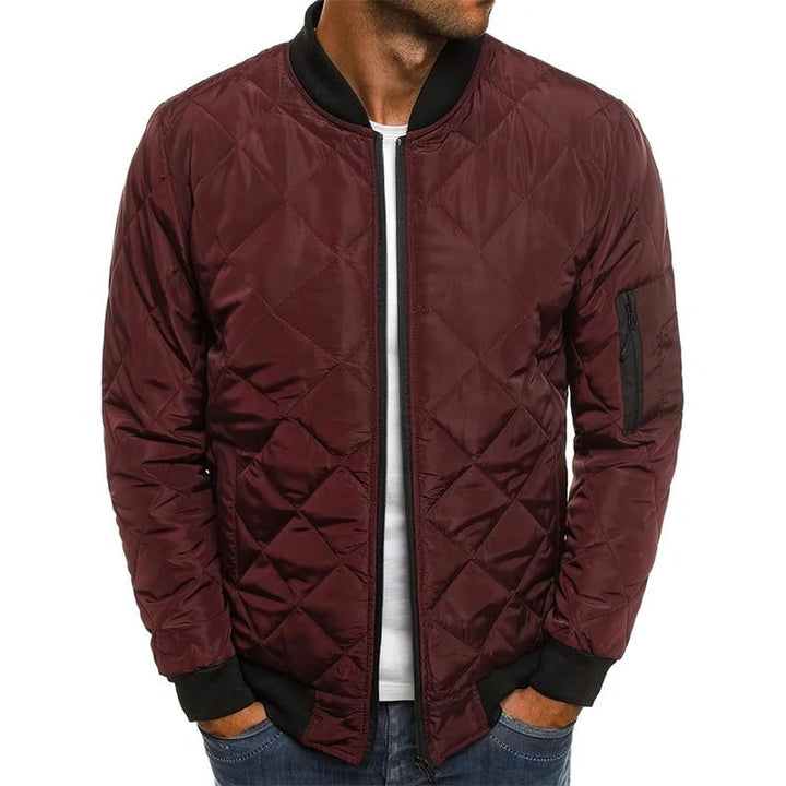 Bomber trapuntato uomo slim fit elegante e sportivo, perfetto capo spalla per outfit versatili.