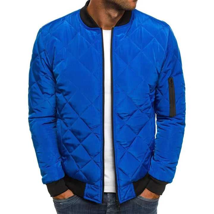 Giacca uomo trapuntata con dettagli a costine e zip, confortevole per la moda maschile autunno inverno.