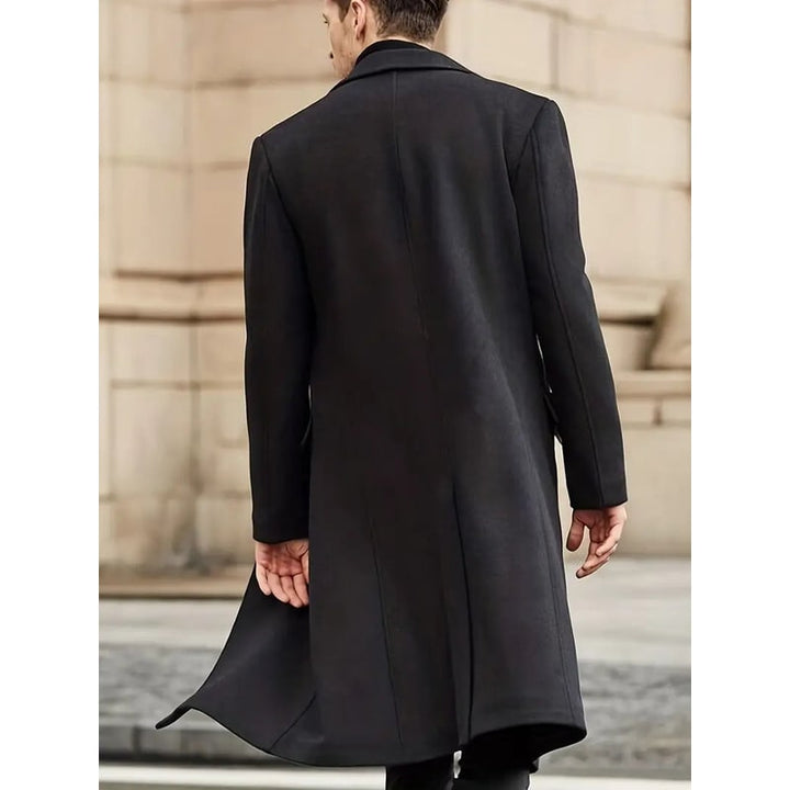 Cappotto uomo elegante con rever a punta, slim-fit. Ottimo per outfit casual smart e raffinati.