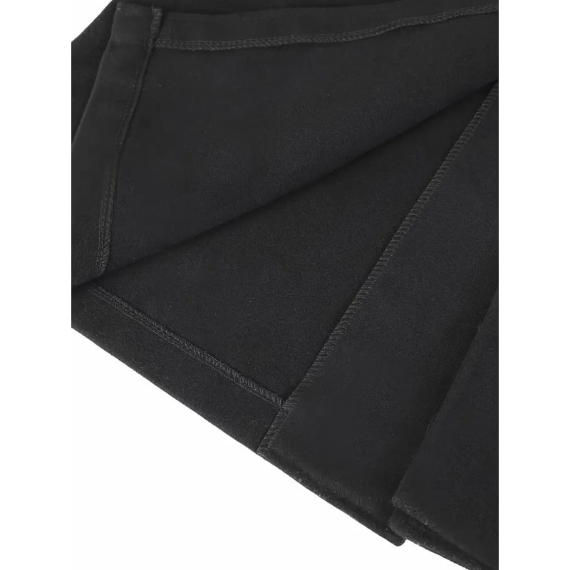 Cappotto lungo uomo raffinato, slim-fit con rever a punta. Essenziale per abbigliamento maschile elegante.