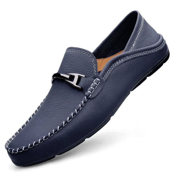 Confortevoli mocassini uomo in pelle per guida, punta moc toe, perfetti per look casual ed eleganti.