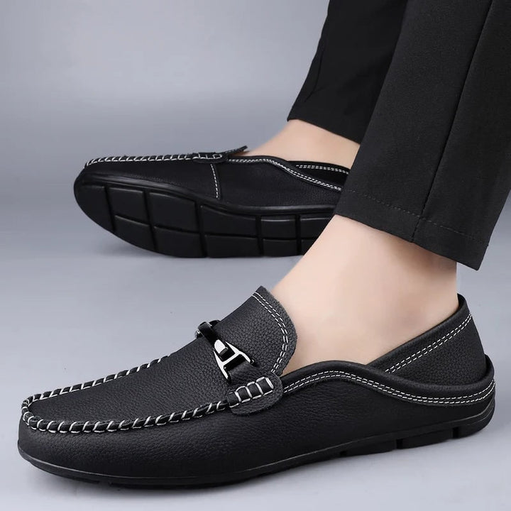 Mocassini uomo casual slip-on, design versatile e comfort imbattibile per l'uso quotidiano.