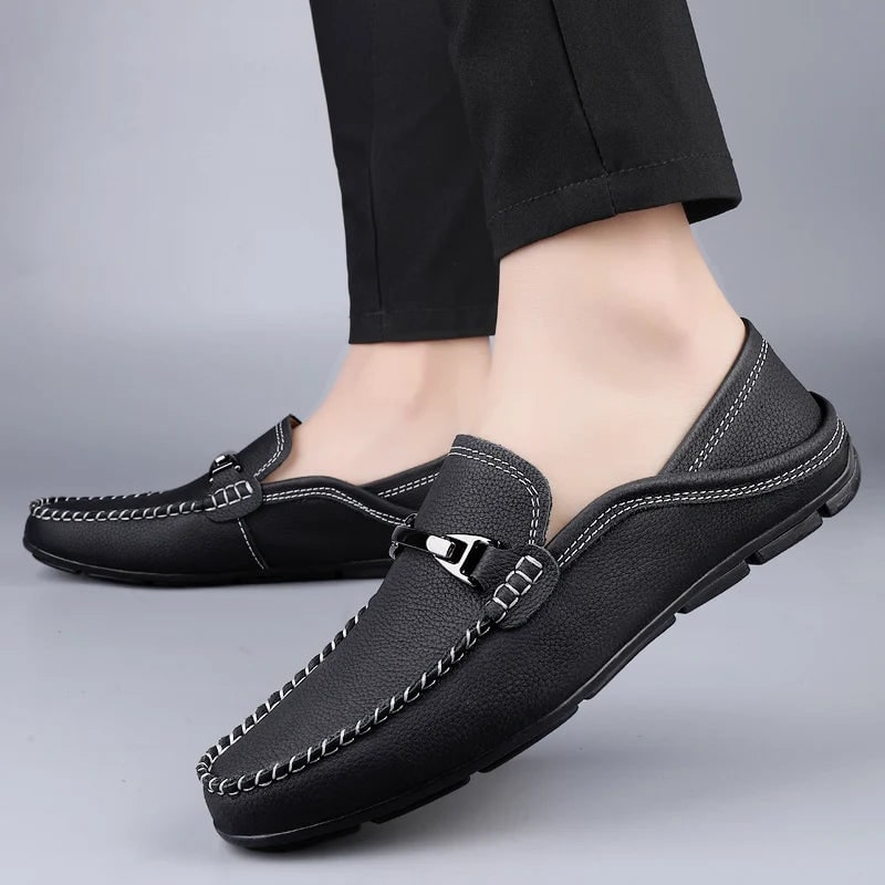 Mocassini uomo in pelle stile italiano, perfetti come scarpe da guida eleganti e confortevoli.