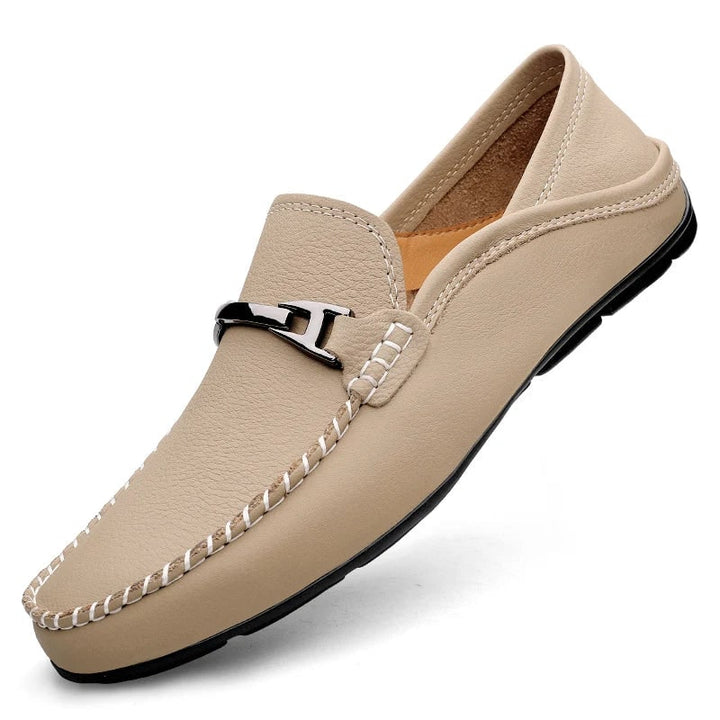 Mocassini uomo casual con punta moc toe, ideali per guida o per un outfit da tempo libero chic.