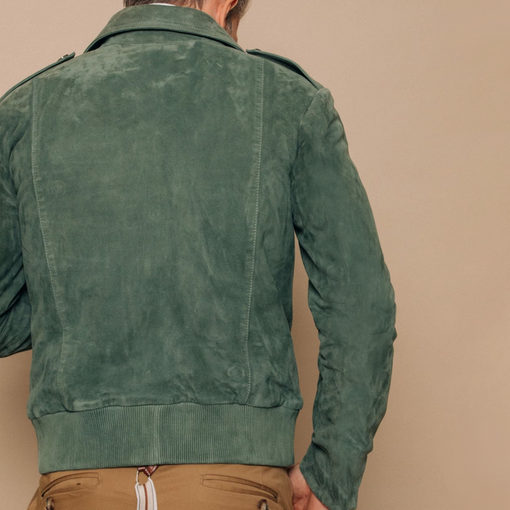 Abbigliamento maschile: giacca bomber uomo con colletto a punta, tasche sul petto. Stile moderno e versatile.