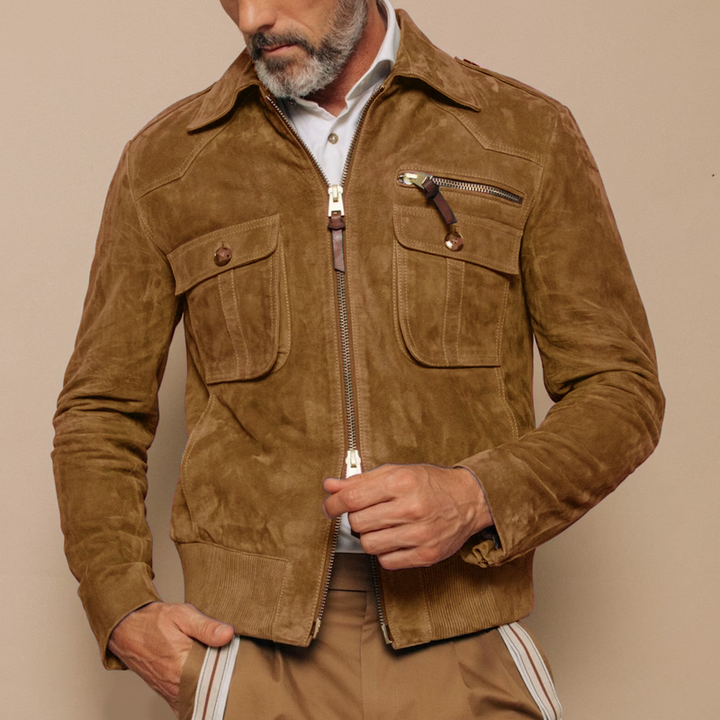 Outerwear uomo: giacca bomber elegante con tasche funzionali e colletto a punta, per moda casual/smart.