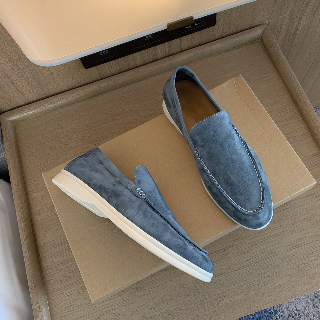 Mocassini uomo slip-on in camoscio, scarpe casual eleganti perfette per la primavera.