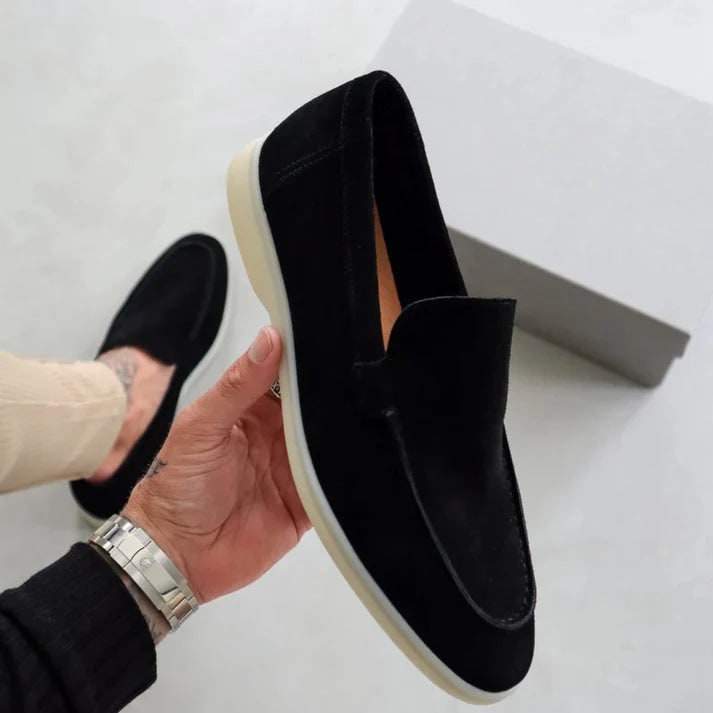 Mocassini uomo marroni con cucitura a mocassino, slip-on, perfetti per un tocco di classe al tuo stile.