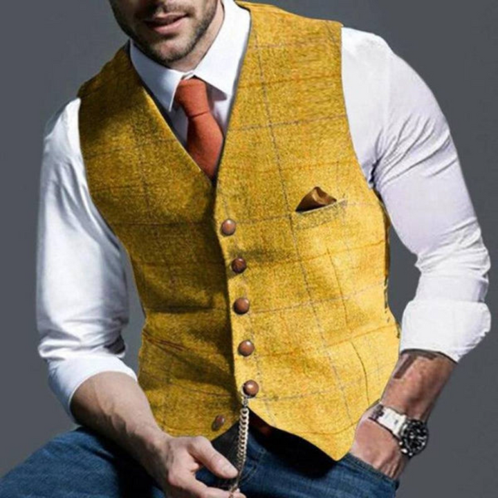 Dettaglio motivo scozzese su gilet uomo elegante sartoriale. Tessuto di qualità con fantasia grigia per abito.