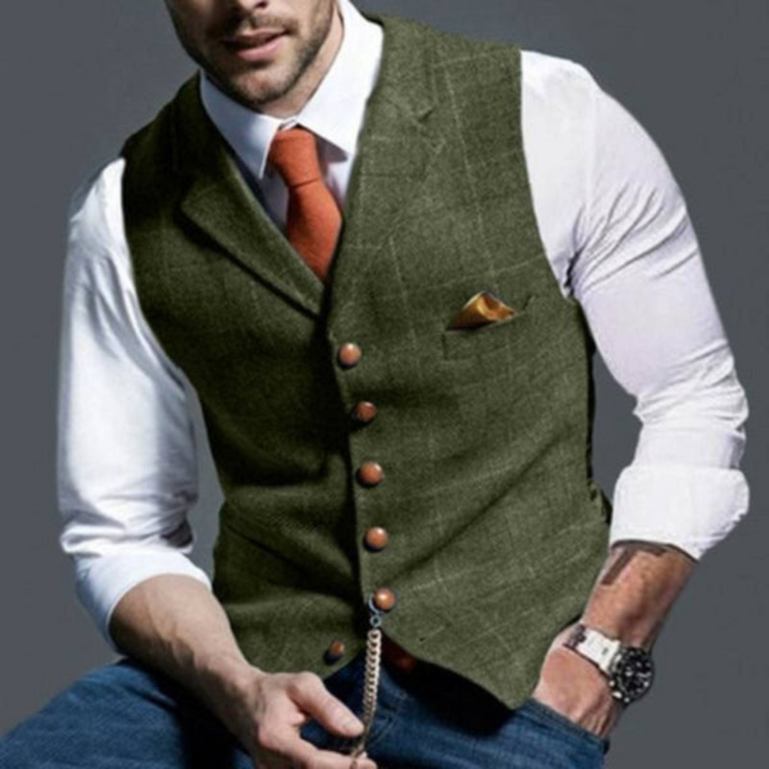 Gilet uomo formale con revers intagliati e bottoni a contrasto. Fantasia scozzese, un accessorio elegante da abito.