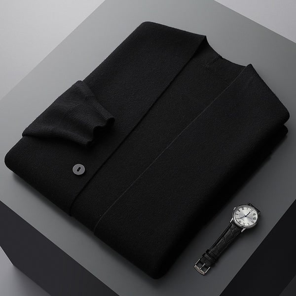 Comodo cardigan uomo lavorato a maglia, con strisce decorative, perfetto per un look quotidiano.