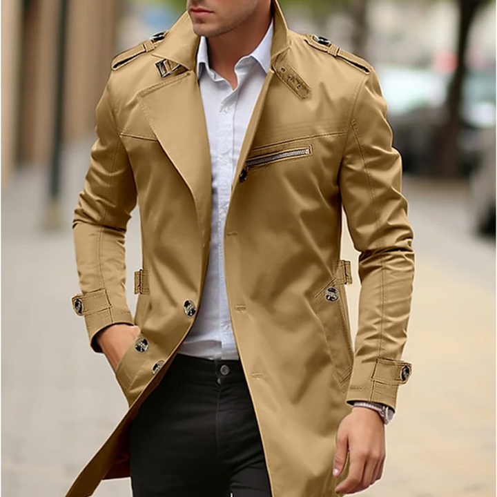 Trench uomo slim fit, resistente all'acqua. Dettagli classici, ideale per moda uomo versatile.