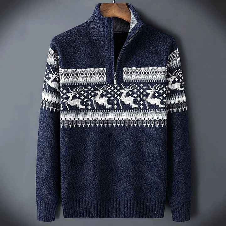 Maglione natalizio uomo elegante a mezza zip con renne bianche, perfetto per feste invernali e regali.