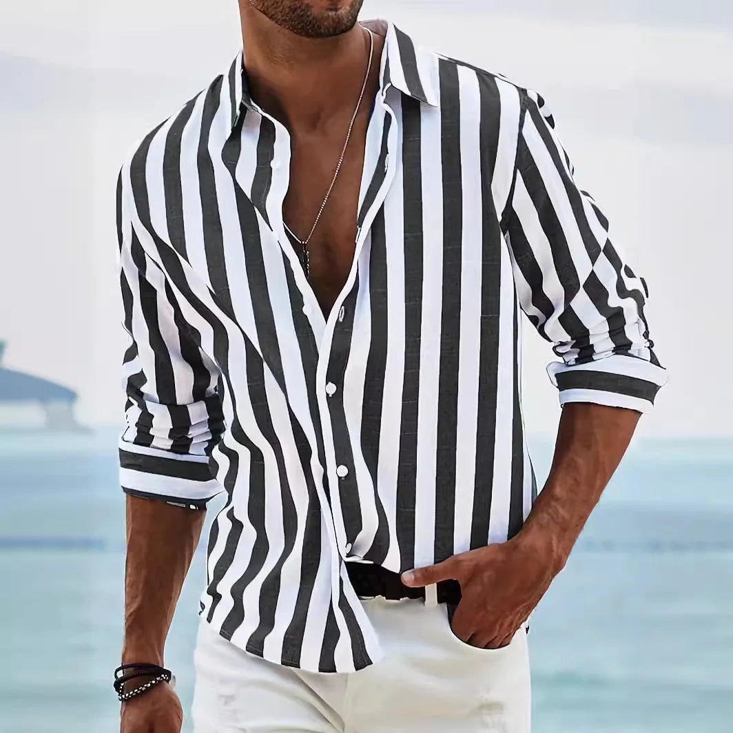 Moderna camicia uomo a righe verticali, manica lunga. Stile disinvolto e vestibilità rilassata.