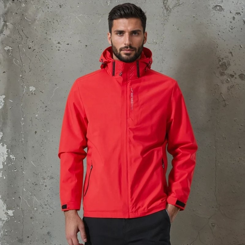 Giacca uomo impermeabile con cappuccio regolabile e tasche con zip, protezione sportiva ideale per outdoor e viaggio.