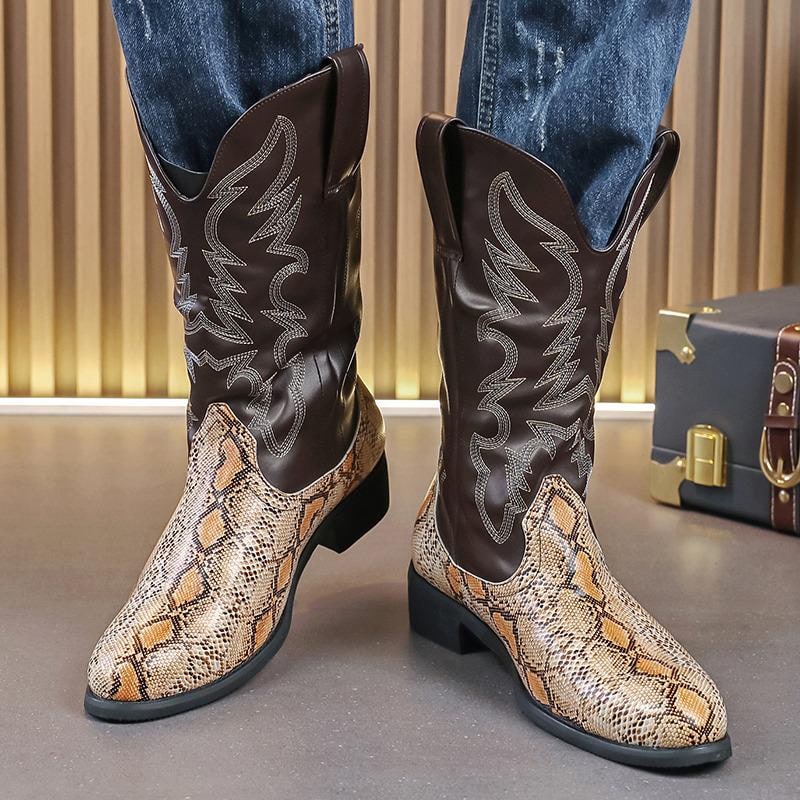 Stivali uomo western con stampa serpente, design robusto e confortevole per un look cowboy autentico.