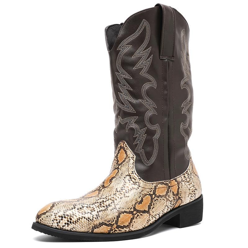 Stivali da uomo stile cowboy con trama serpente, per esprimere carattere e unicità nella moda maschile.