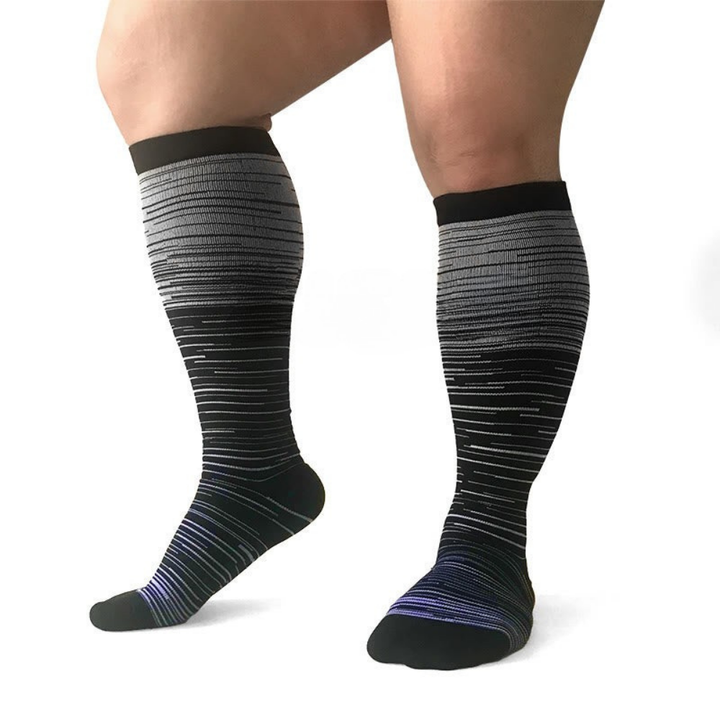 Calze compressione uomo per sport e viaggi, alleviano gonfiore, migliorano circolazione gambe e supporto polpaccio.