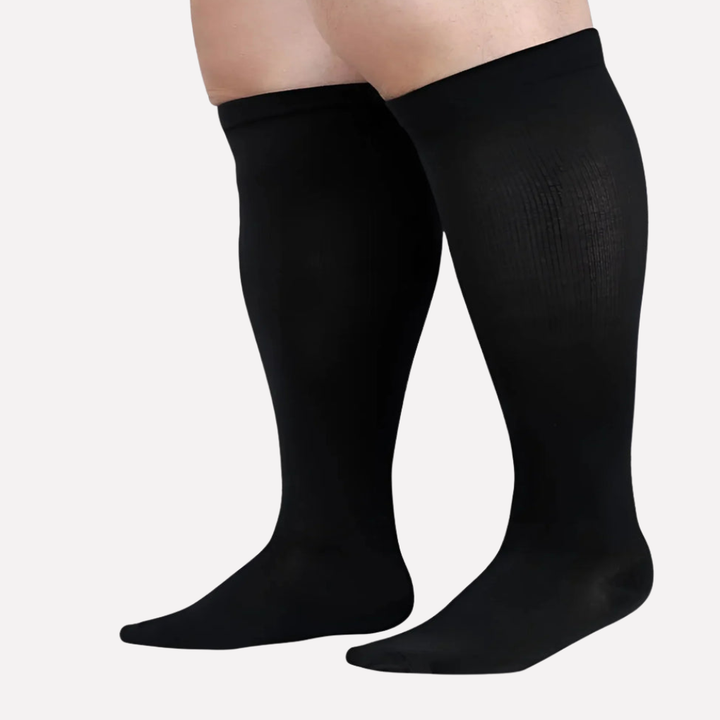 Calze a compressione graduata da uomo per polpacci larghi, ideali per supporto quotidiano e comfort.